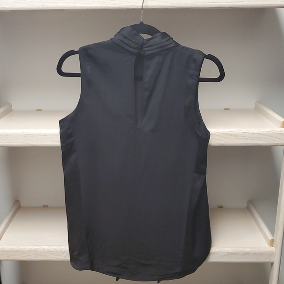 H&M Top - Picture 2 of 3